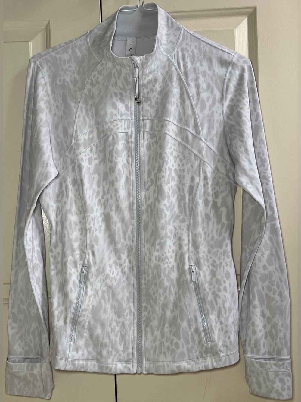 🍒LULULEMON sz 14 DEFINE Jacket CHEETAH 2025 CONTOUR SPOT WHITE MULTI Camo *NULU